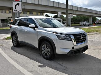Used 2024 Nissan Pathfinder SV video 2