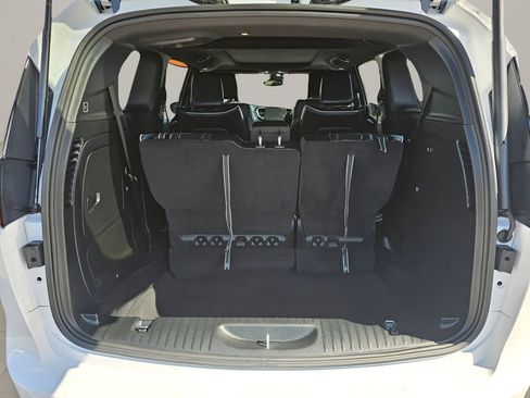 Used 2023 Chrysler Pacifica Limited w/ S Appearance Package FWD image 12