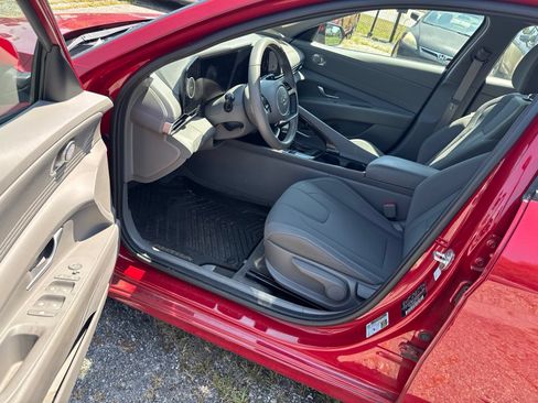 Used 2023 Hyundai Elantra SEL w/ Convenience Package FWD image 23