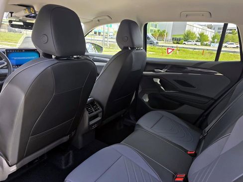 New 2025 Volkswagen Tiguan SE image 24