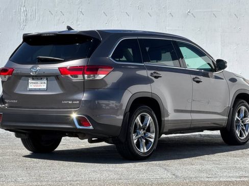 Used 2019 Toyota Highlander Limited Platinum AWD/4WD image 3