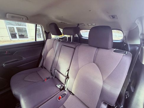 Used 2023 Toyota Highlander LE image 11