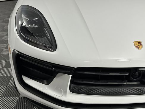 Certified 2025 Porsche Macan image 12