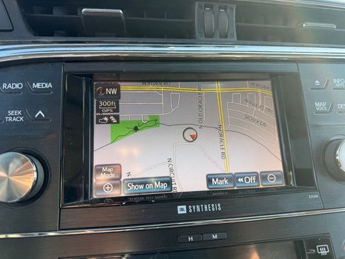 Used 2014 Toyota Avalon Limited w/ Technology Package FWD image 9