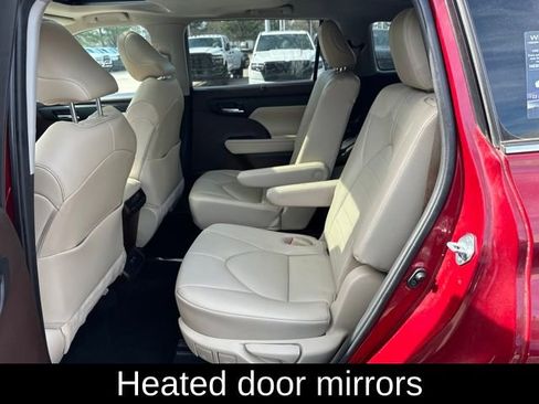 Used 2021 Toyota Highlander XLE FWD image 18