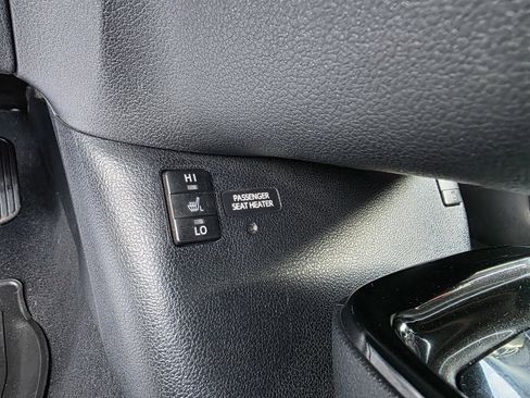 Used 2018 Toyota Prius Prime Premium image 19