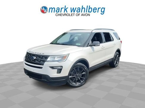 Used 2018 Ford Explorer XLT w/ Equipment Group 202A AWD/4WD image 4