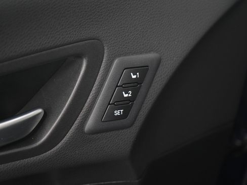 Used 2025 Toyota Sienna Platinum image 28