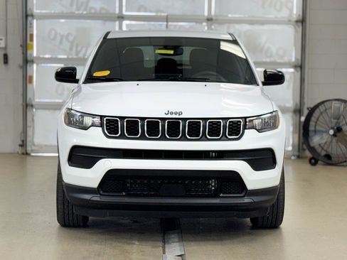 Used 2025 Jeep Compass Sport image 2