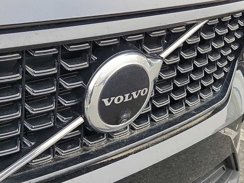 Used 2023 Volvo XC40 B5 Plus w/ Protection Package Premier image 4