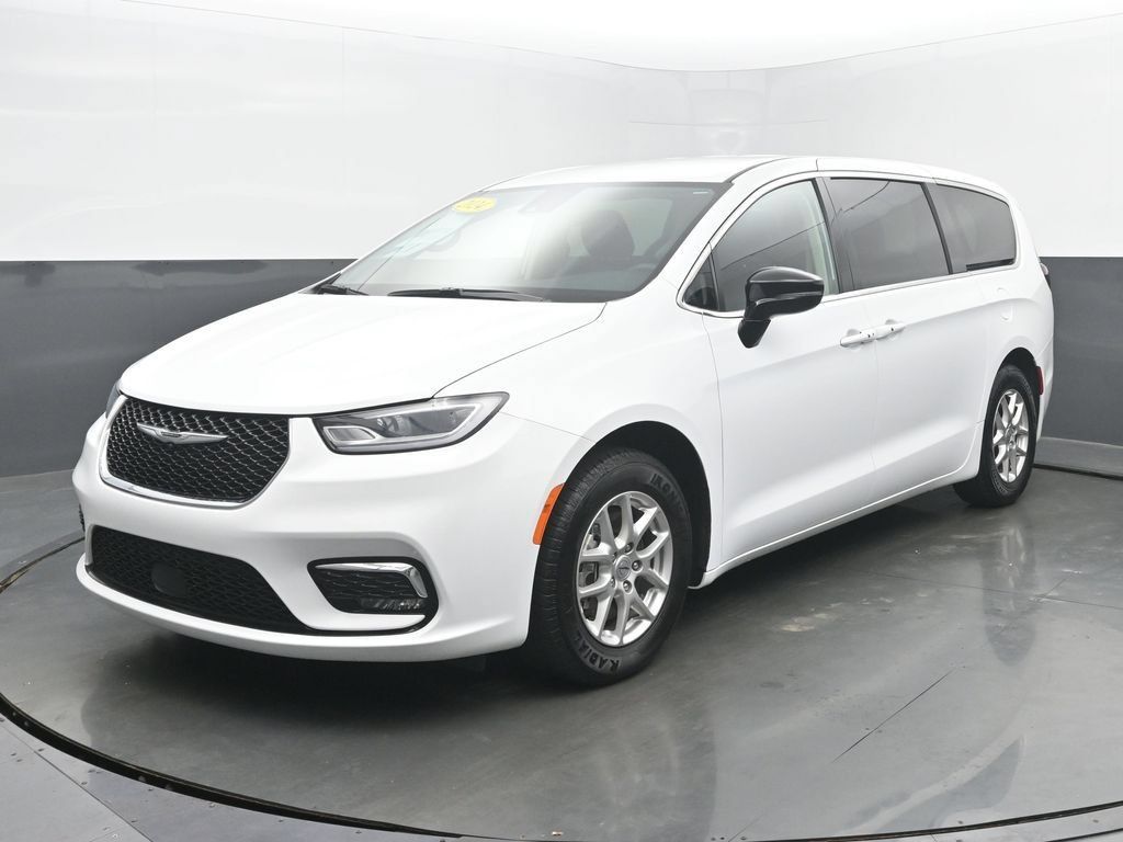 Used 2024 Chrysler Pacifica Touring-L FWD image 1