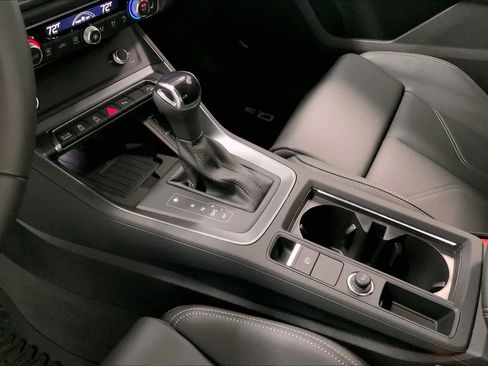 New 2025 Audi Q3 2.0T Premium image 16