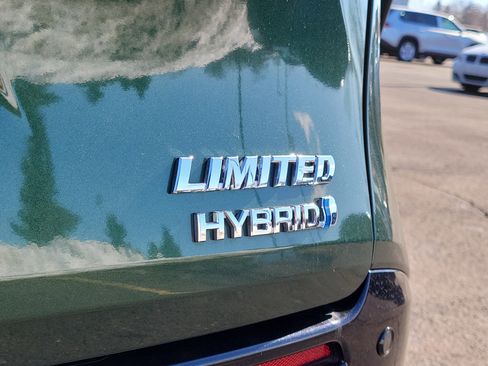 Used 2024 Toyota Sienna Limited image 7