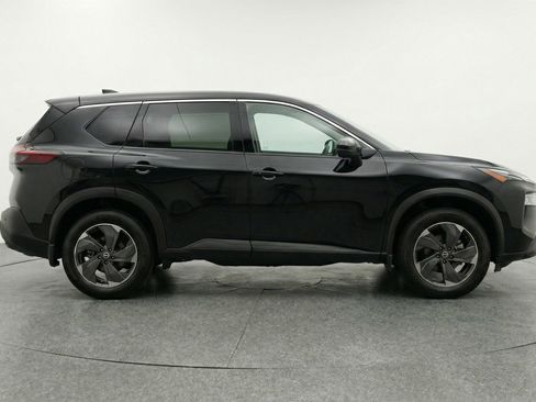 Used 2025 Nissan Rogue SV AWD/4WD image 11