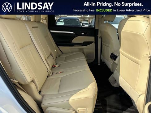 Used 2019 Toyota Highlander XLE image 11