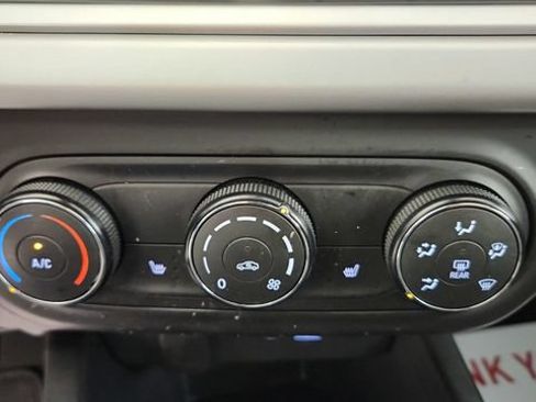 Used 2024 Chevrolet Trax LS w/ LS Convenience Package FWD image 31