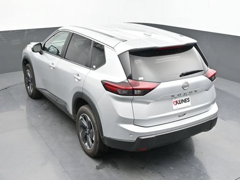 Used 2025 Nissan Rogue SV FWD image 34