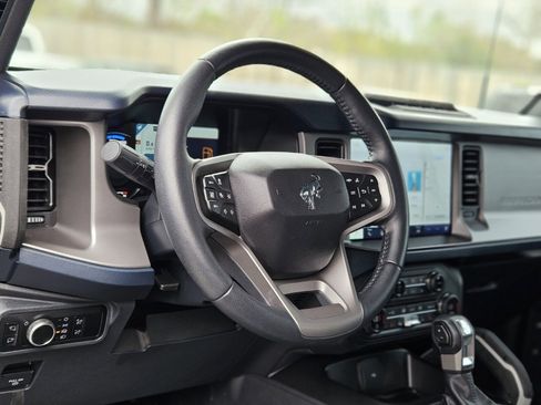 Certified 2023 Ford Bronco Outer Banks w/ Sasquatch Package image 16