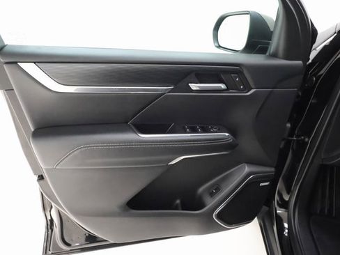 Certified 2025 GMC Acadia Elevation image 8