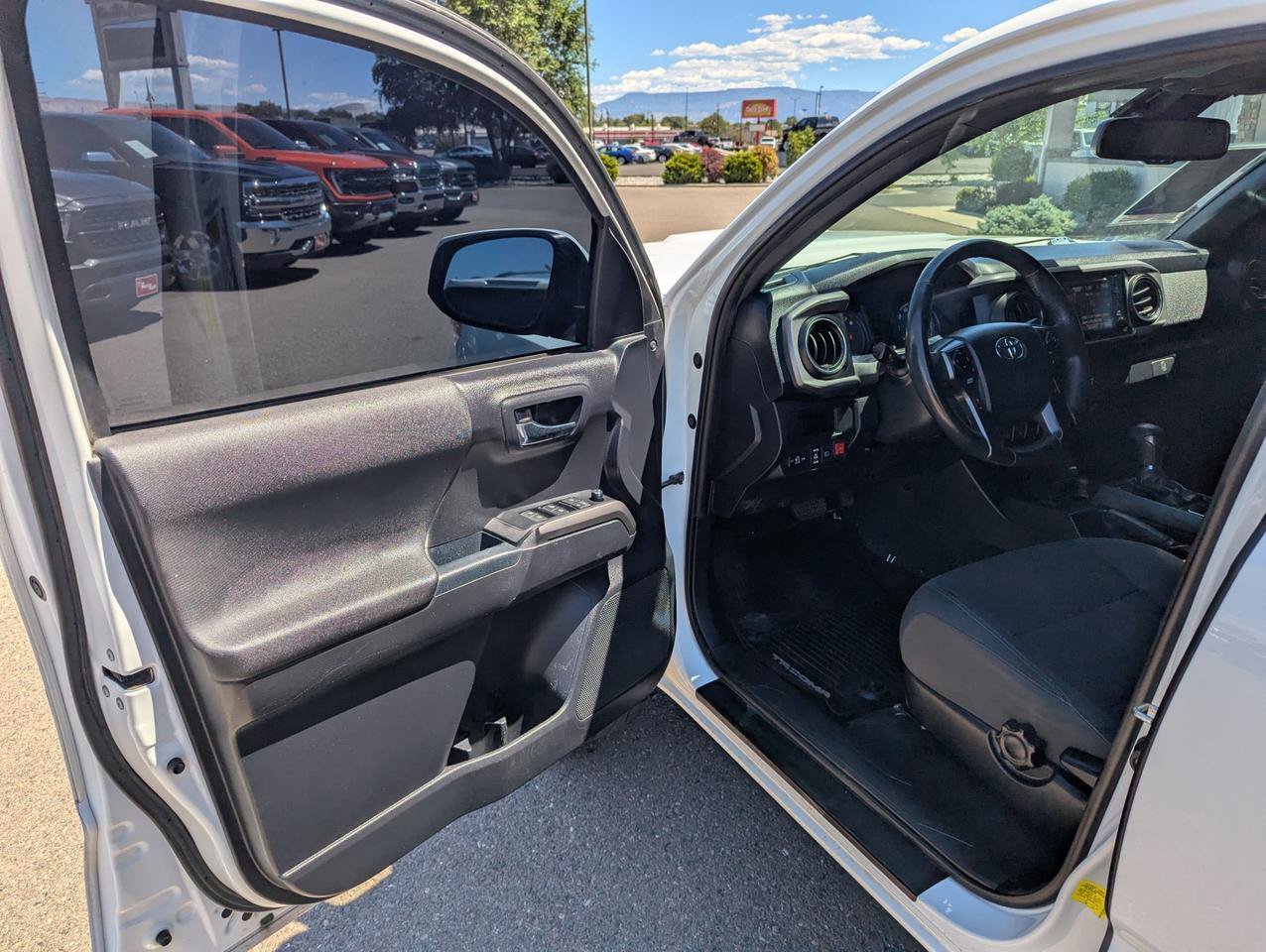 Used 2018 Toyota Tacoma TRD Sport w/ Technology Package AWD/4WD image 8