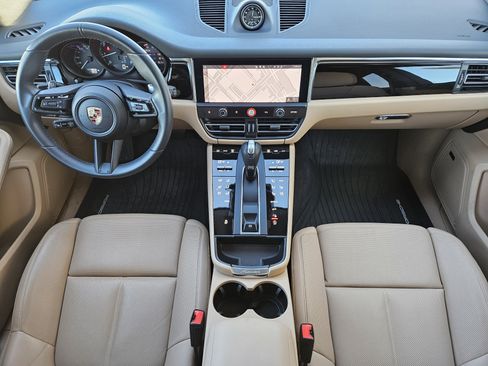 Certified 2025 Porsche Macan image 24