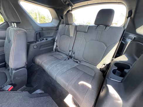 Used 2025 Honda Pilot Sport image 24