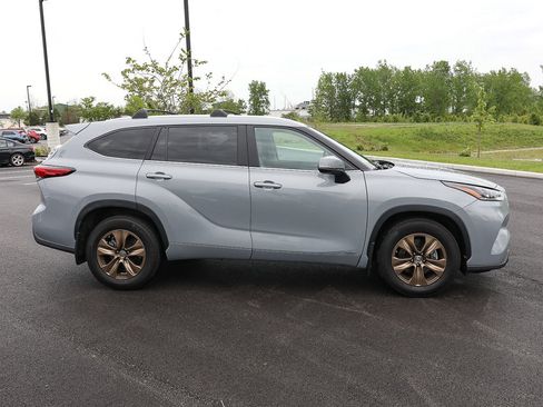 Used 2023 Toyota Highlander Bronze Edition AWD/4WD image 7