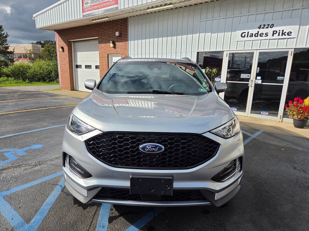 Used 2020 Ford Edge ST-Line w/ Cold Weather Package AWD/4WD image 2