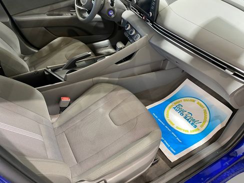 Used 2022 Hyundai Elantra SE image 18