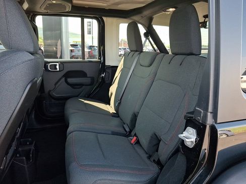 Used 2026 Jeep Wrangler Unlimited Rubicon AWD/4WD image 10