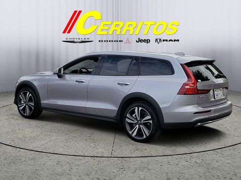 Used 2026 Volvo V60 B5 Cross Country Plus w/ Climate Package AWD/4WD image 2