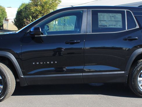 New 2026 Chevrolet Equinox LT image 2