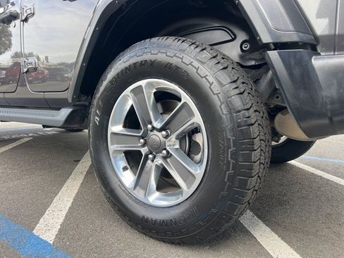 Used 2018 Jeep Wrangler Unlimited Sahara image 9