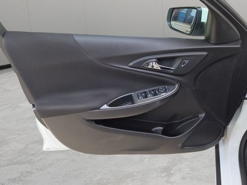 Used 2025 Chevrolet Malibu LT FWD image 12