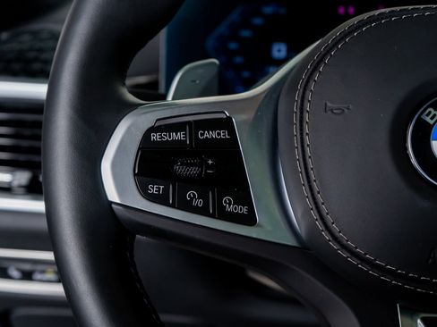 Used 2025 BMW X7 M60i image 49