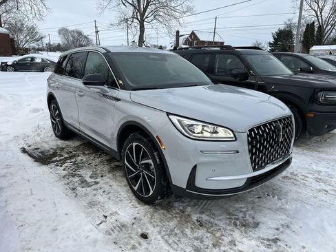 Used 2025 Lincoln Corsair Reserve image 11