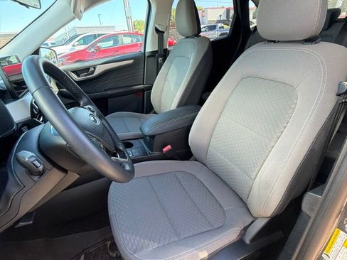 Used 2022 Ford Escape SE w/ SE Sport Appearance Package FWD image 4