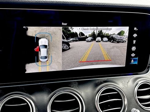 Used 2023 Mercedes-Benz E 350 Sedan image 17