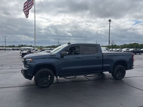 Used 2021 Chevrolet Silverado 1500 LT Trail Boss w/ Convenience Package II AWD/4WD image 2
