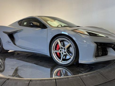 Used 2025 Chevrolet Corvette E-Ray w/ Stealth Interior Trim Package AWD/4WD image 18