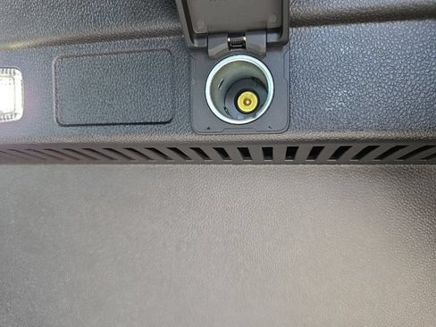 Used 2025 Chevrolet Equinox LT w/ Safety and Technology Package FWD image 10