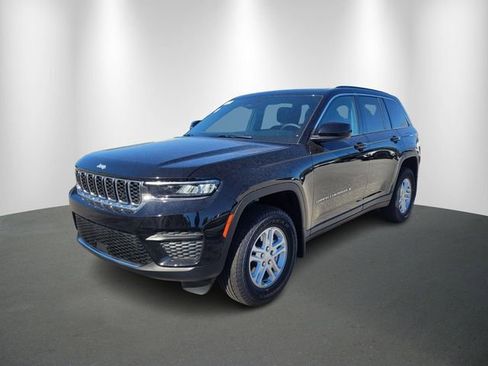 New 2025 Jeep Grand Cherokee Laredo w/ MOPAR Finishing Package RWD image 2