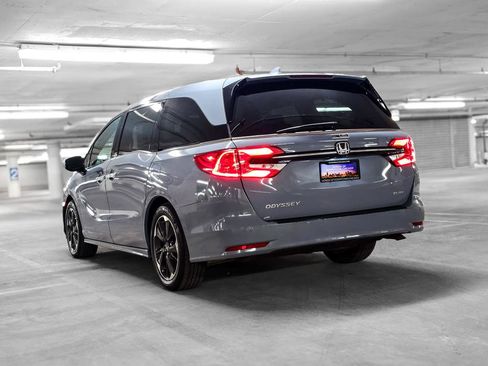 Used 2023 Honda Odyssey Elite image 6