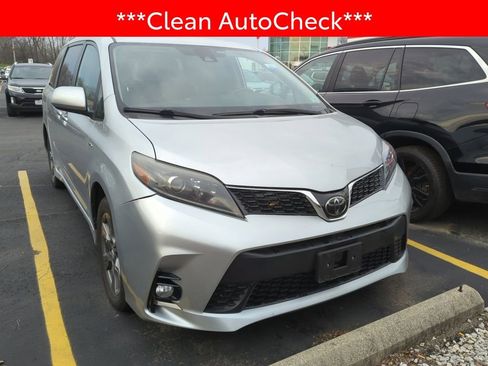 Used 2020 Toyota Sienna SE image 3