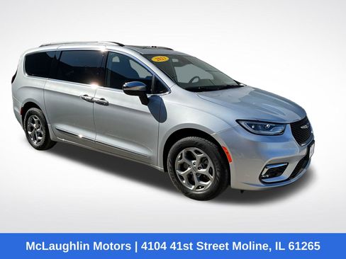 Used 2023 Chrysler Pacifica Limited AWD/4WD image 23