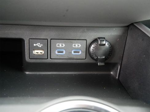 Certified 2022 Toyota Highlander XLE image 20