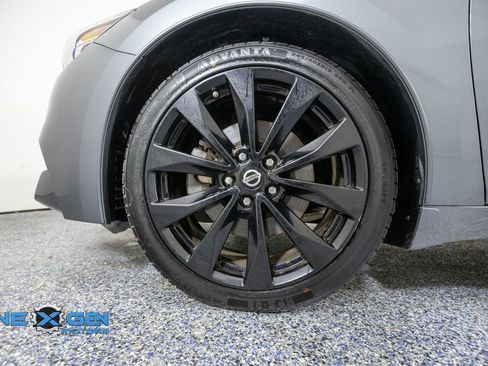 Used 2018 Nissan Maxima SR w/ Midnight Edition FWD image 47