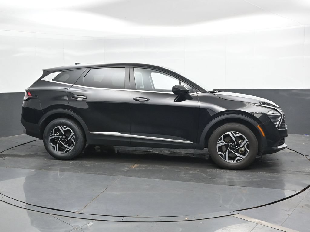 Used 2025 Kia Sportage LX AWD/4WD image 3