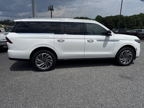Used 2025 Lincoln Navigator L Reserve AWD/4WD image 8