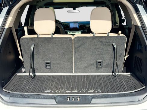 Used 2022 Ford Explorer XLT w/ Equipment Group 202A image 12